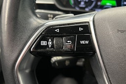 sininen Audi e-tron 2021 kuva 21.