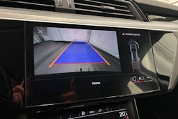 sininen Audi e-tron 2021 kuva 25.