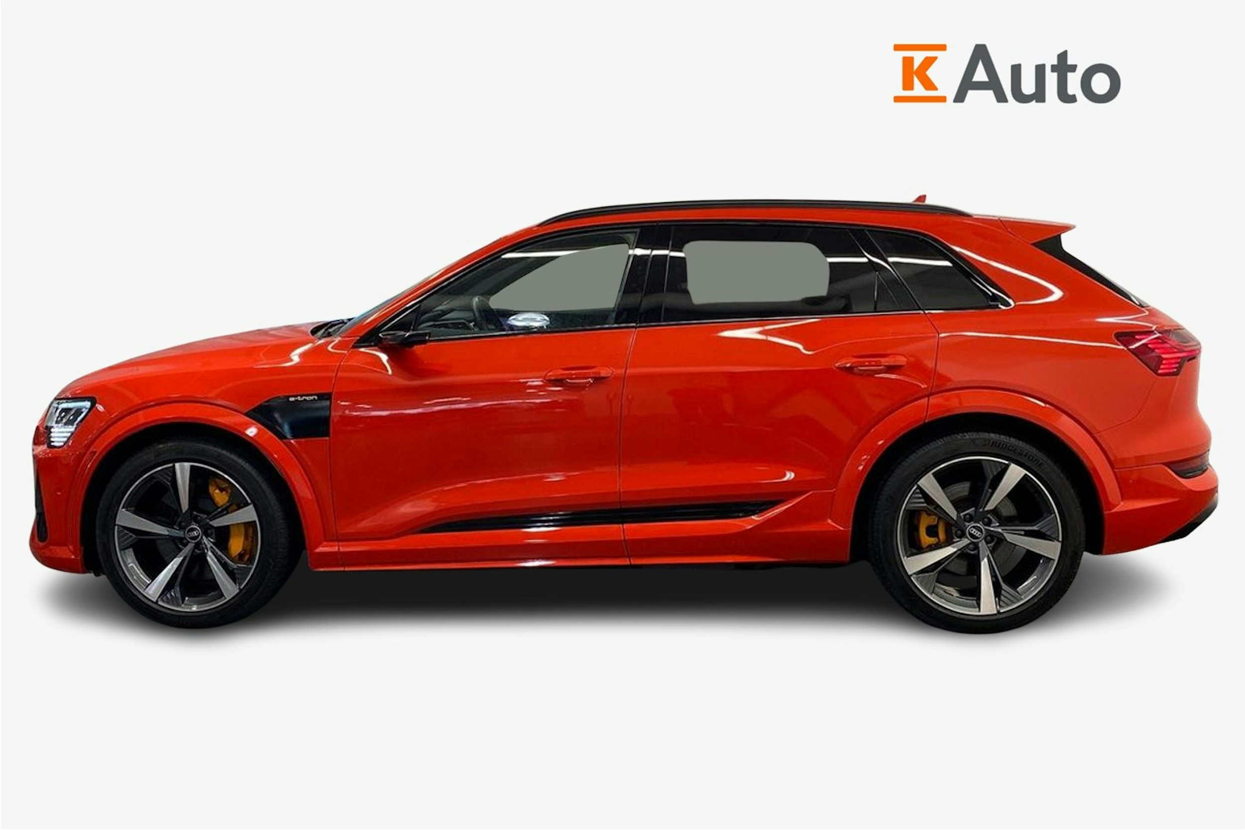 met. punainen Audi e-tron 2021 kuva 6.