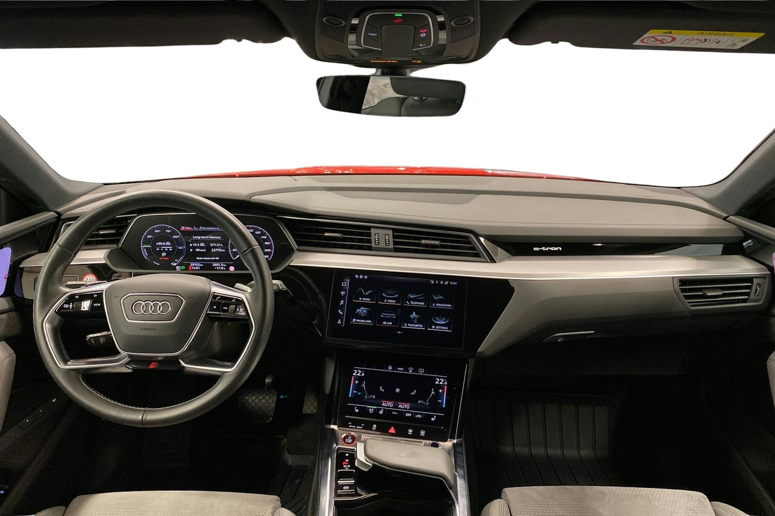 met. punainen Audi e-tron 2021 kuva 9.