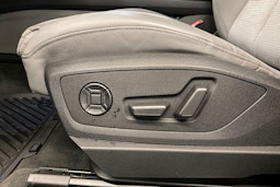 met. punainen Audi e-tron 2021 kuva 18.
