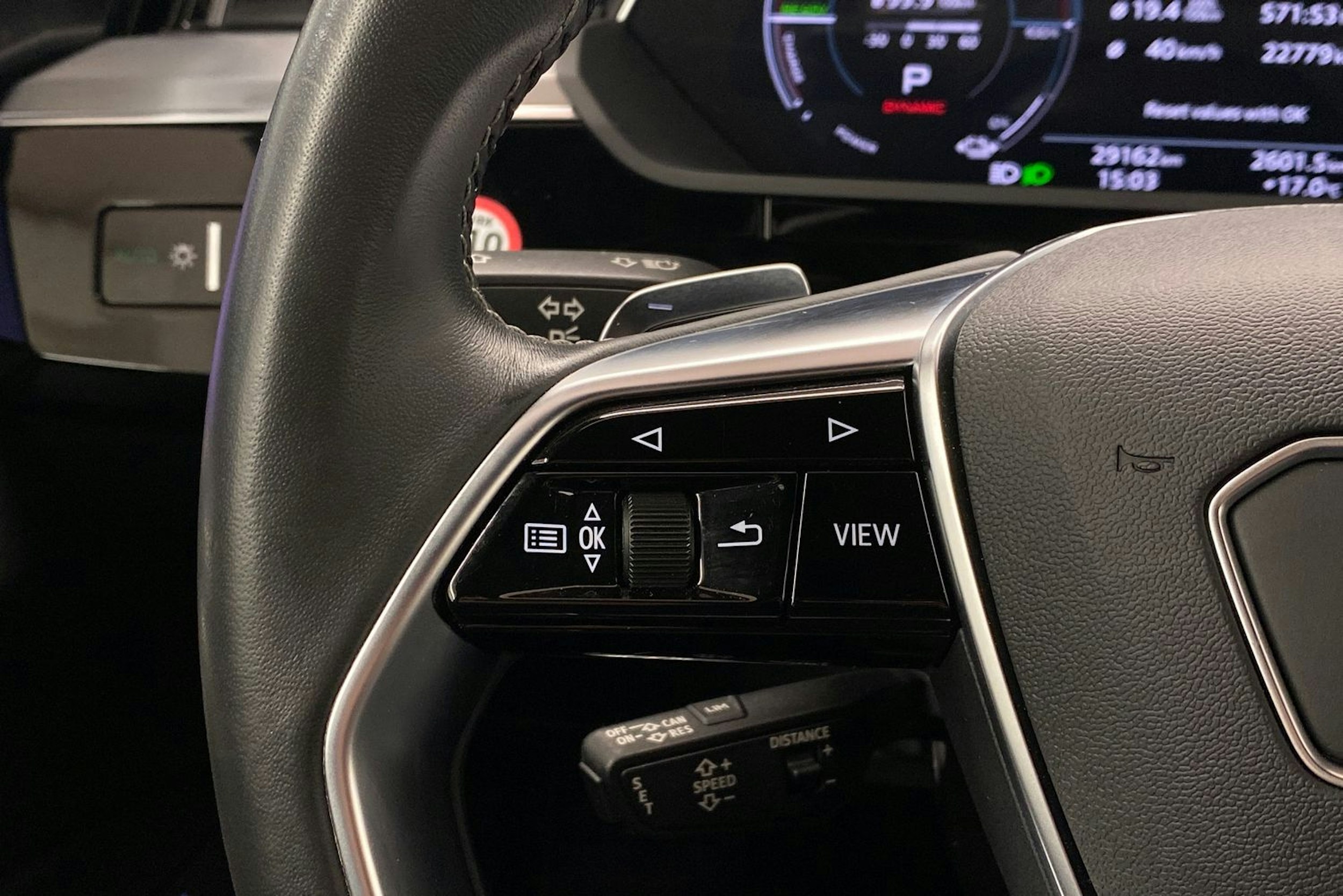 met. punainen Audi e-tron 2021 kuva 20.