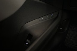met. punainen Audi e-tron 2021 kuva 24.