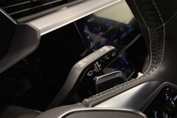met. punainen Audi e-tron 2021 kuva 28.