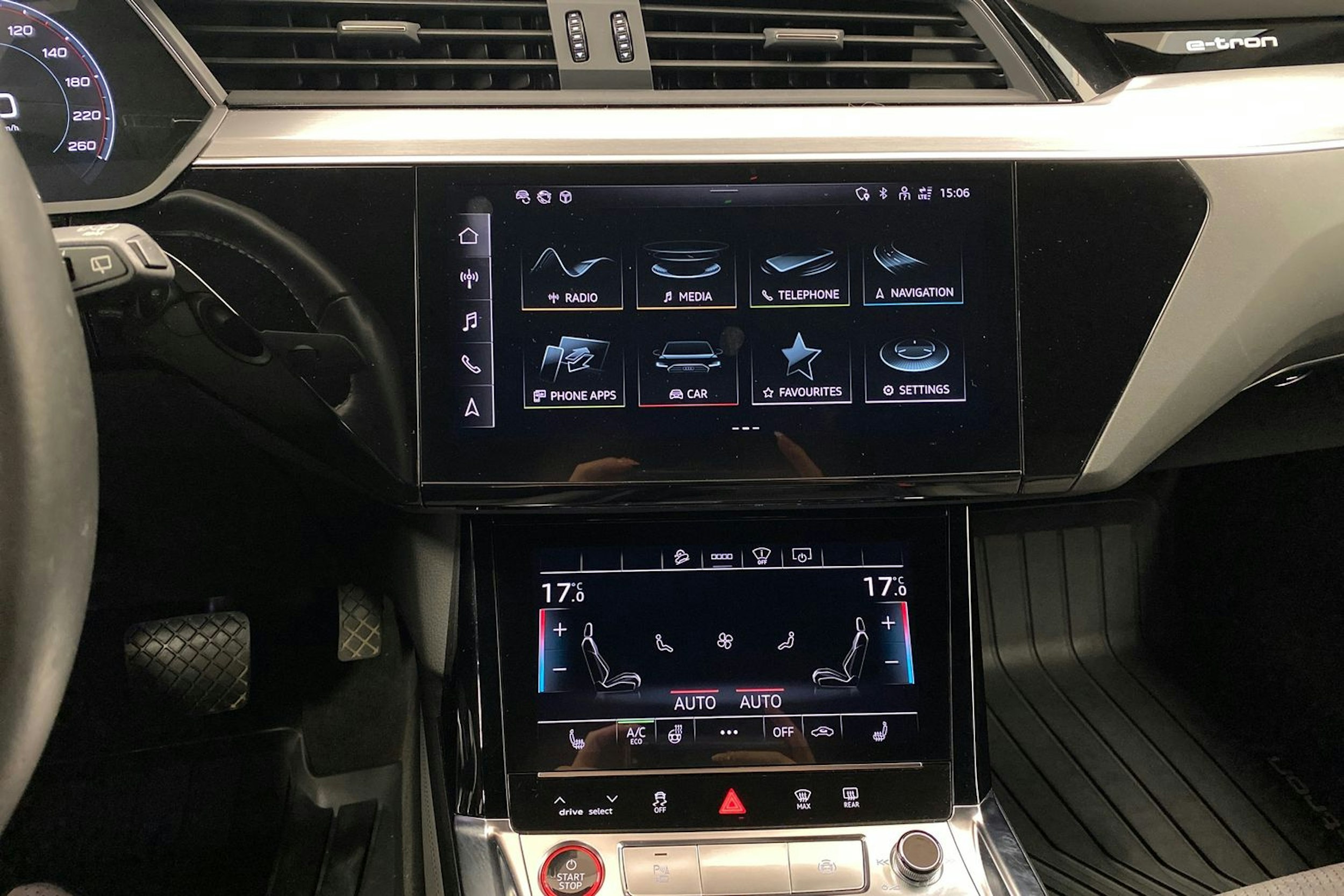met. punainen Audi e-tron 2021 kuva 30.