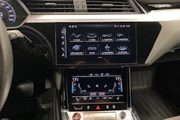 met. punainen Audi e-tron 2021 kuva 30.