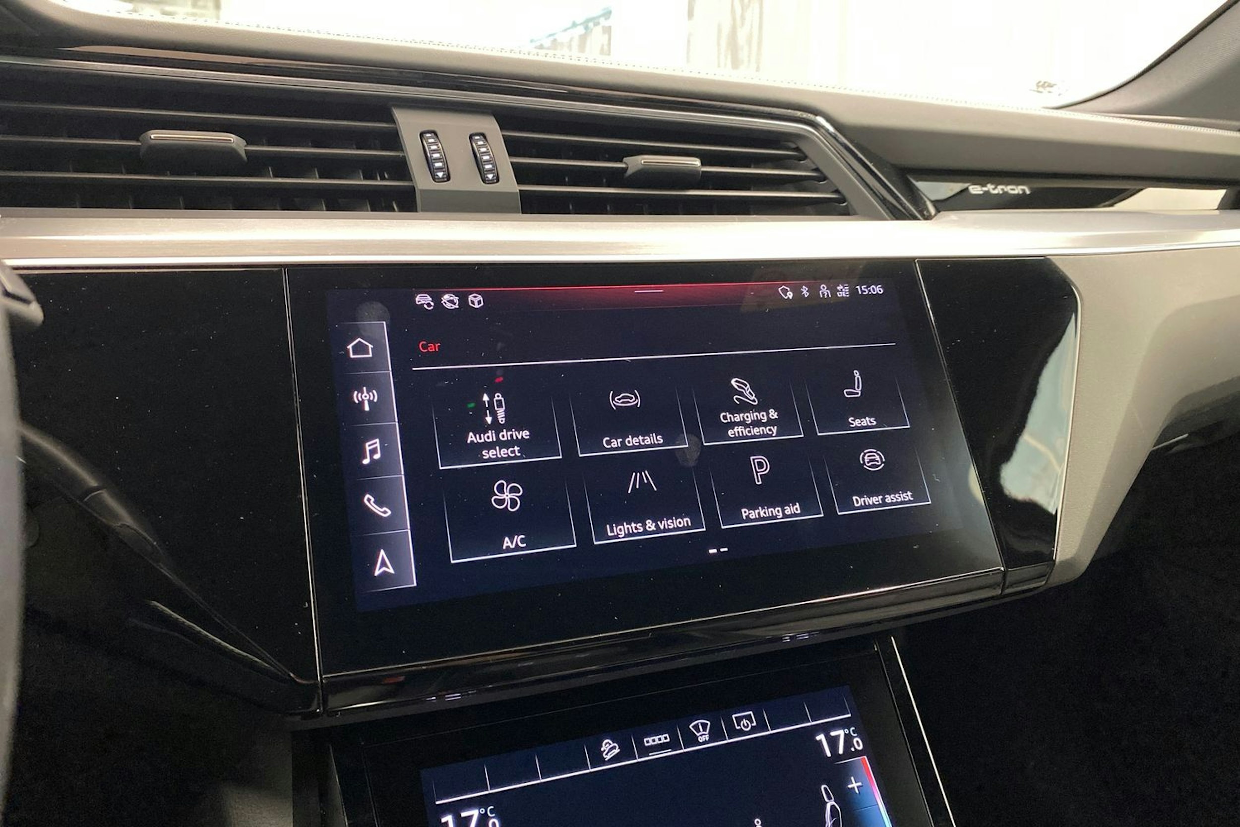 met. punainen Audi e-tron 2021 kuva 31.