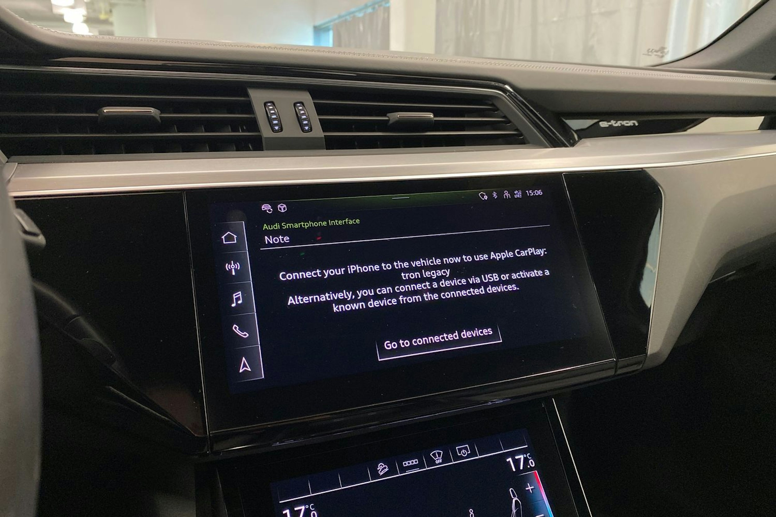 met. punainen Audi e-tron 2021 kuva 32.