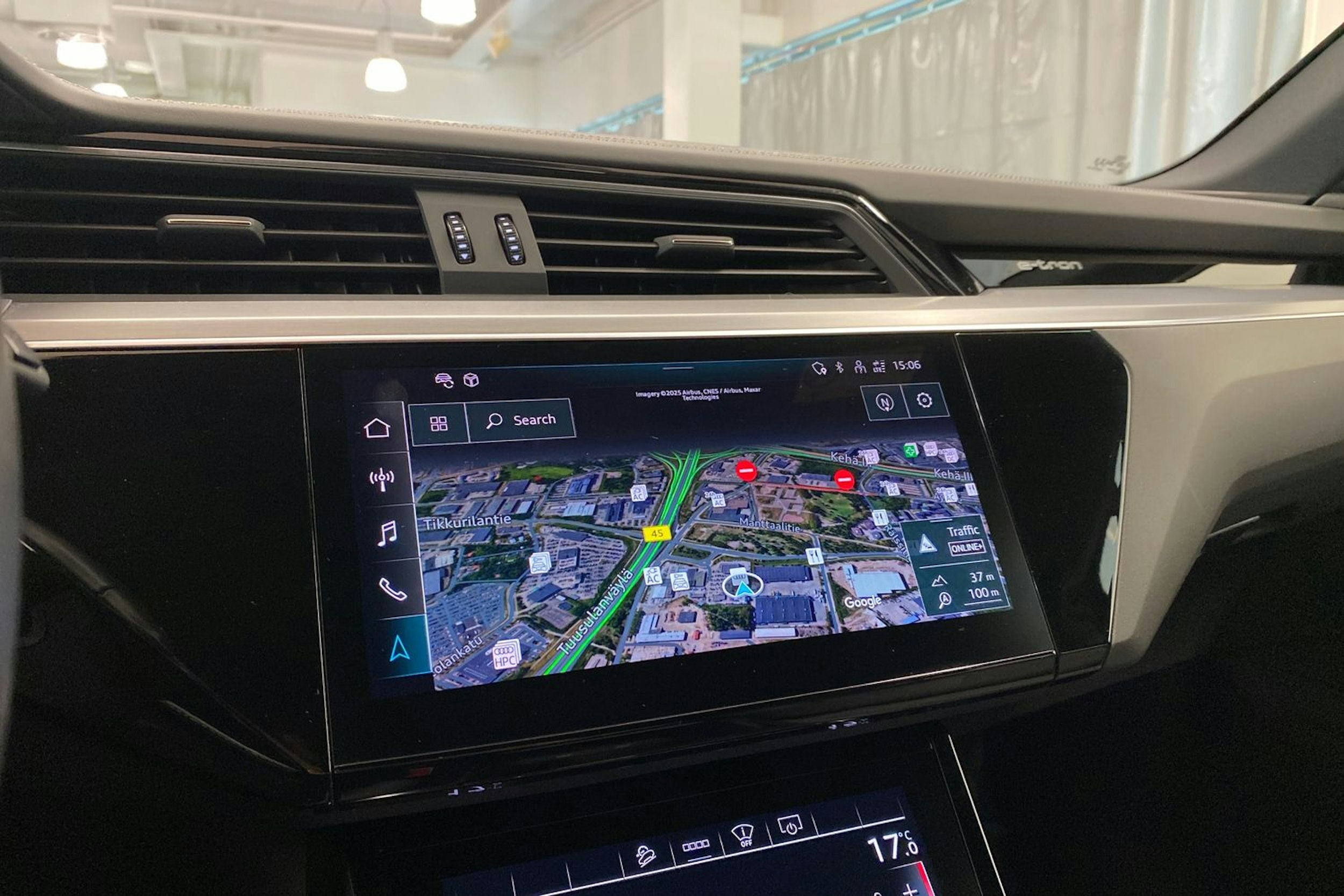 met. punainen Audi e-tron 2021 kuva 33.