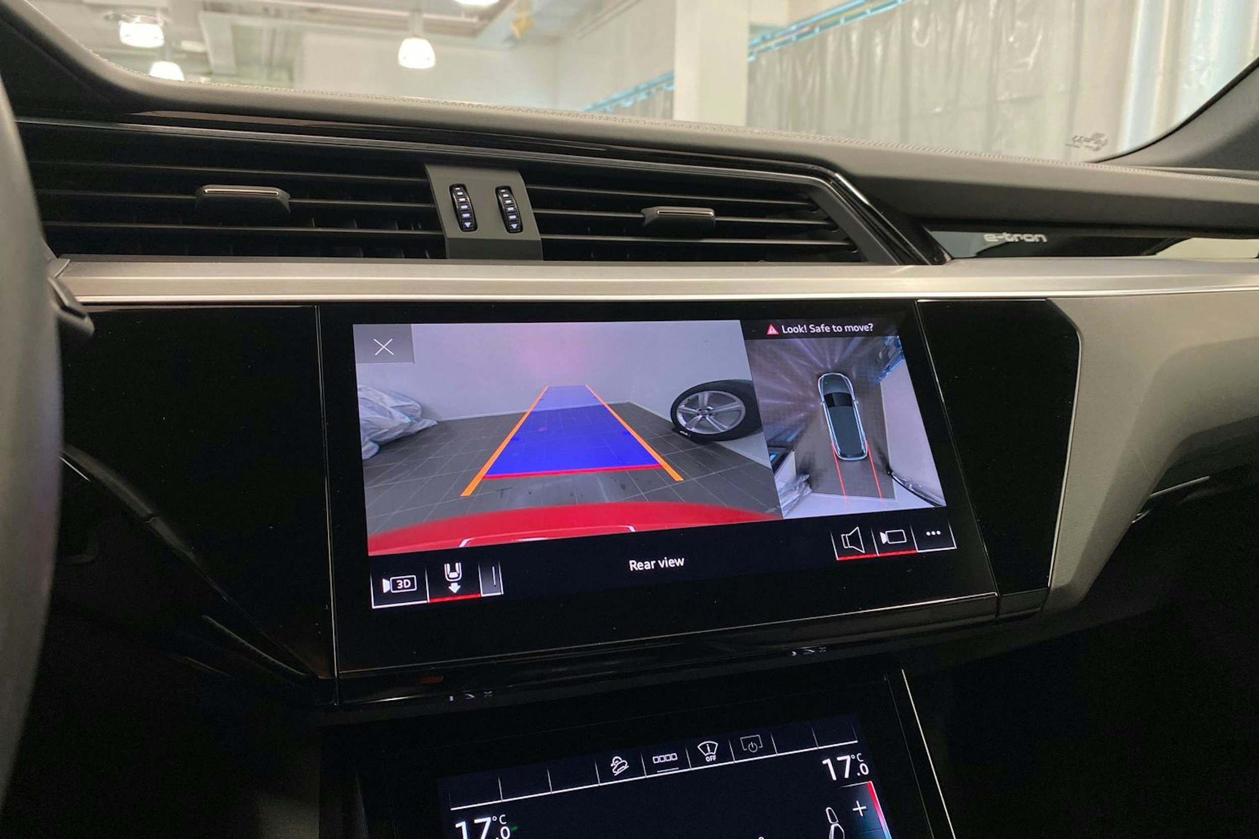 met. punainen Audi e-tron 2021 kuva 34.