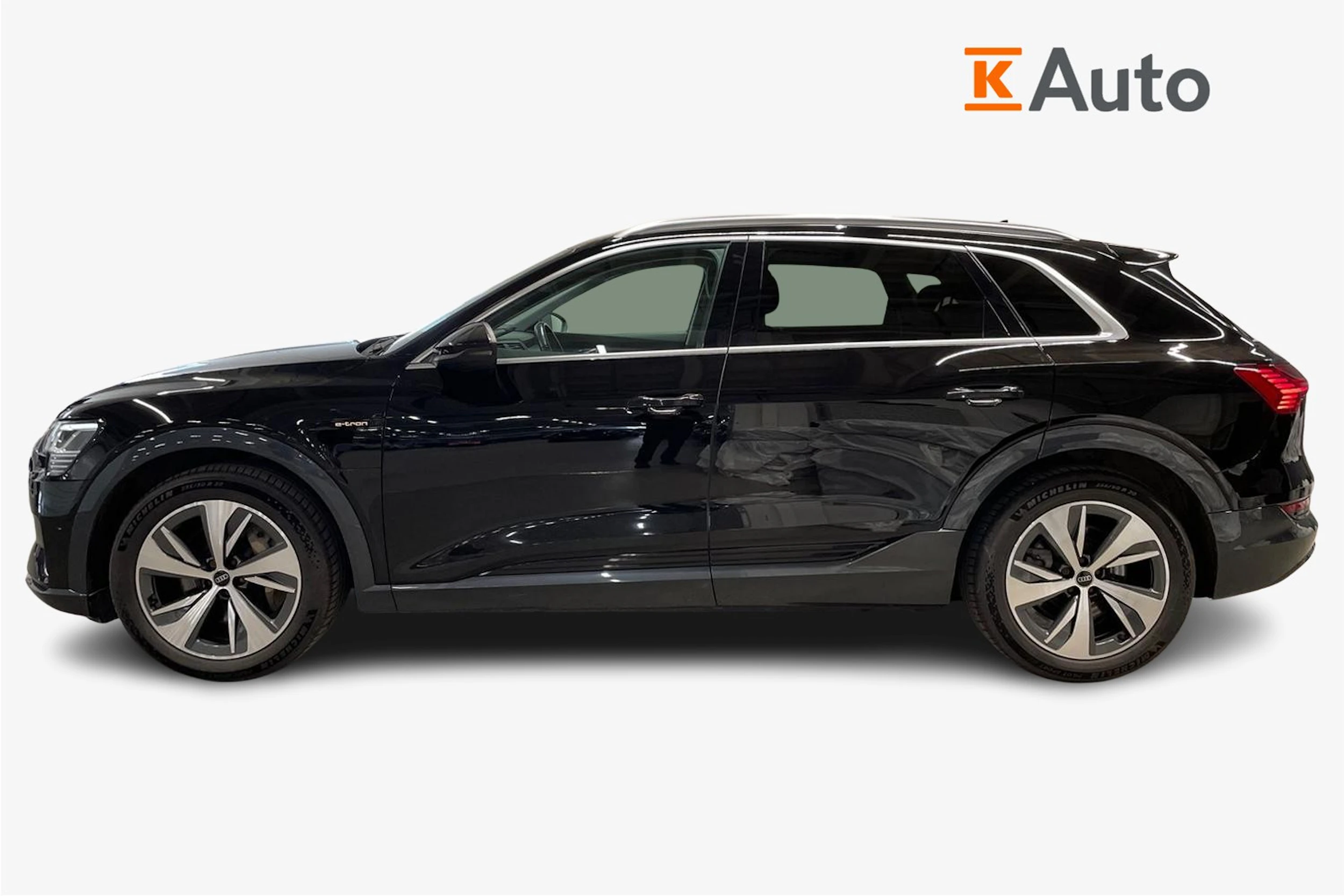 Musta Audi e-tron 2021 kuva 5.