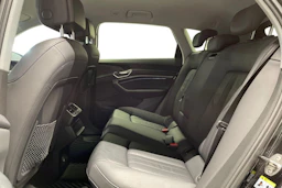 Musta Audi e-tron 2021 kuva 8.