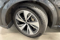 Musta Audi e-tron 2021 kuva 10.