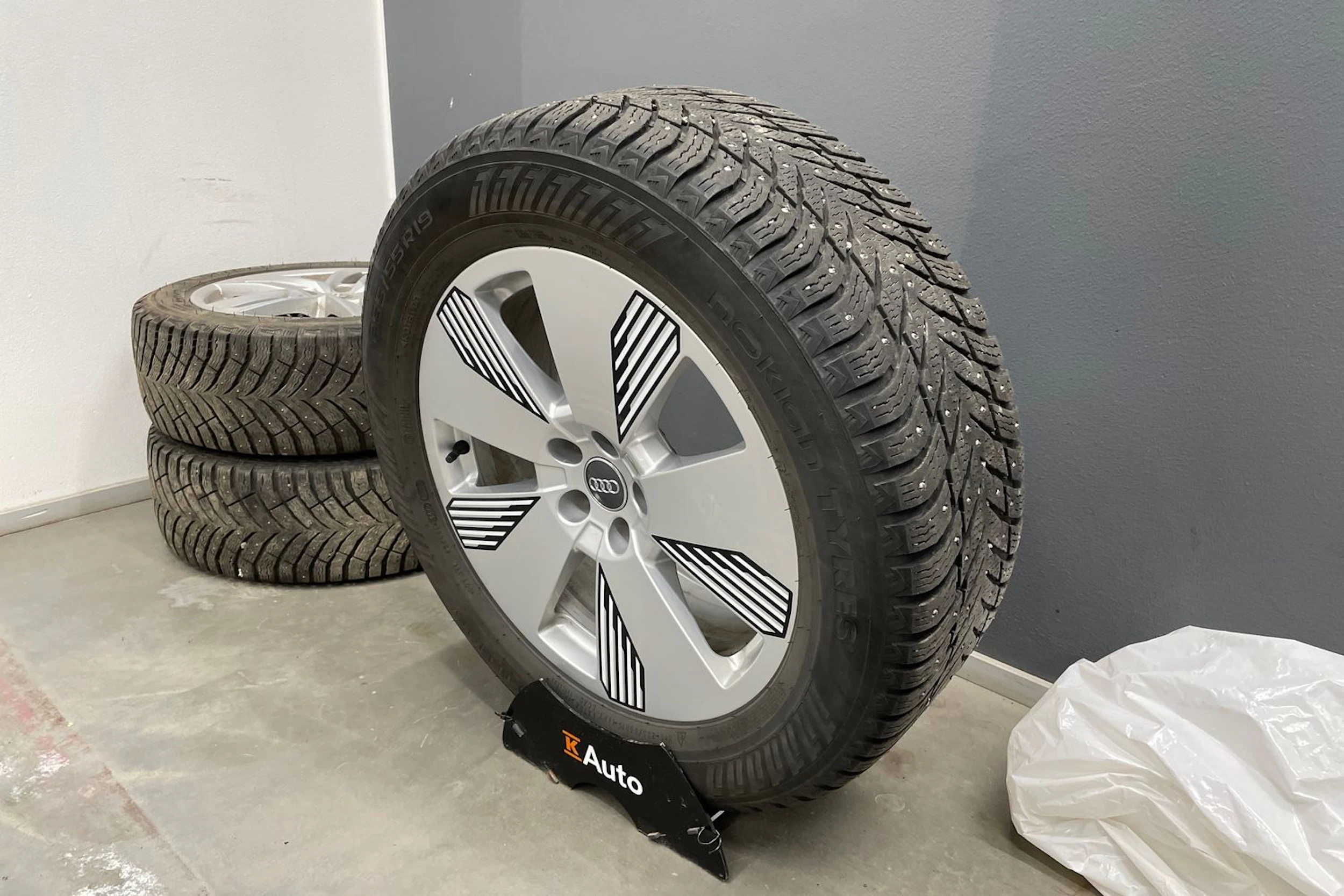 Musta Audi e-tron 2021 kuva 11.