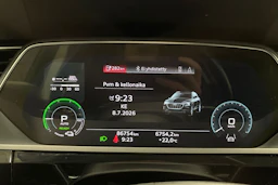 Musta Audi e-tron 2021 kuva 13.