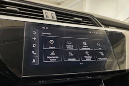 Musta Audi e-tron 2021 kuva 16.