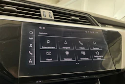 Musta Audi e-tron 2021 kuva 17.
