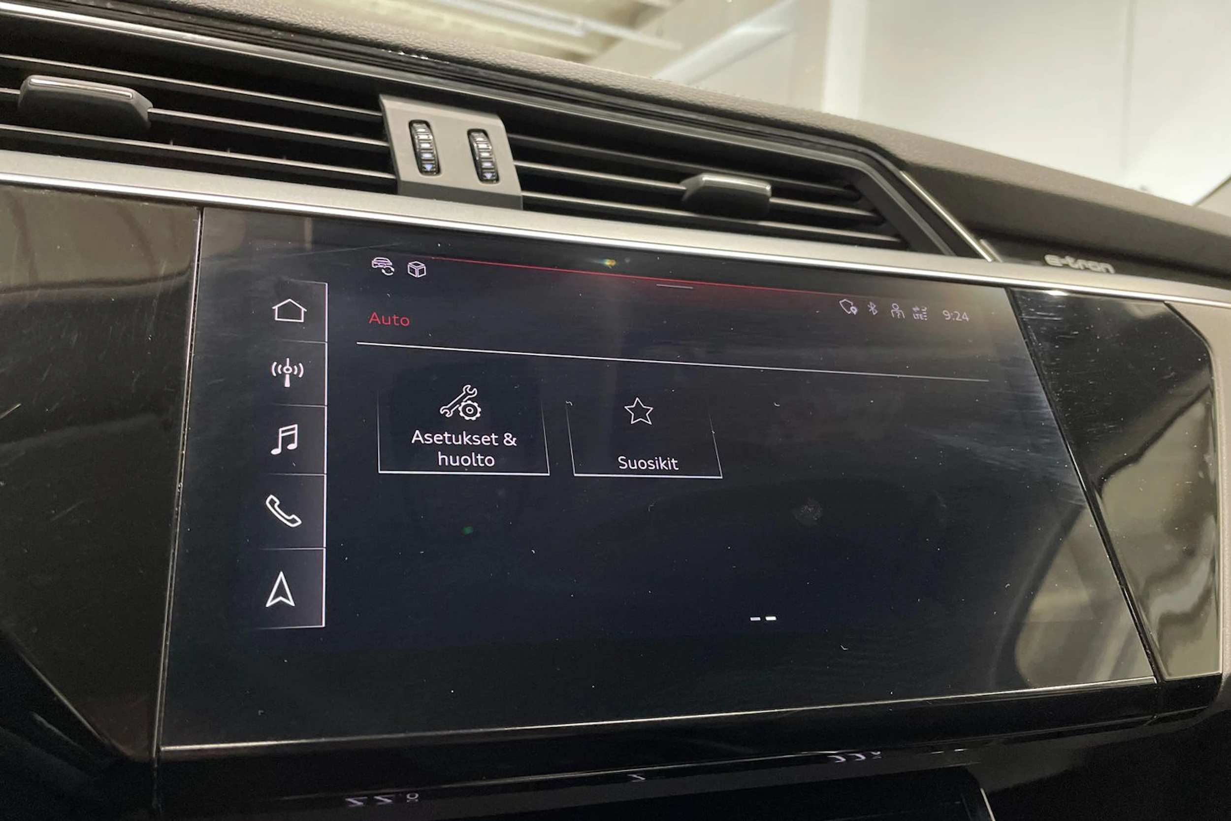 Musta Audi e-tron 2021 kuva 19.