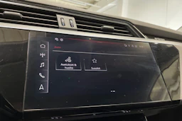 Musta Audi e-tron 2021 kuva 19.