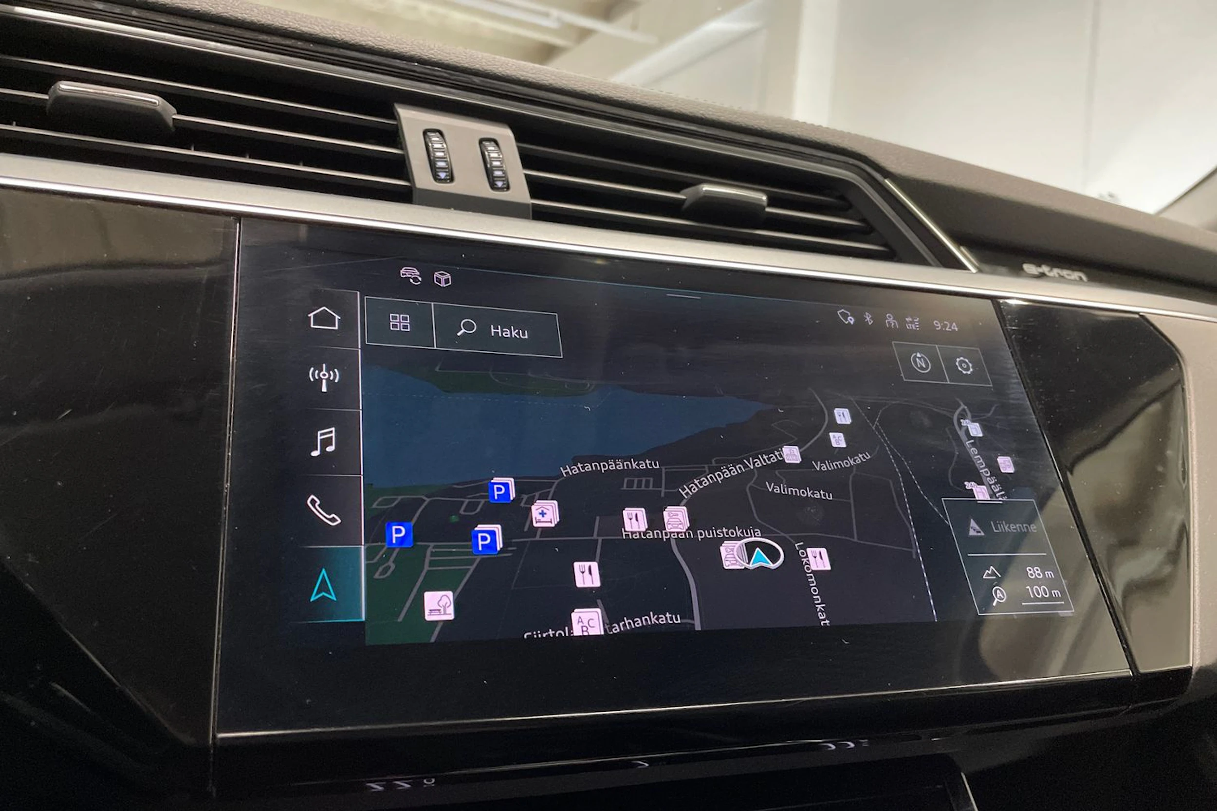Musta Audi e-tron 2021 kuva 20.