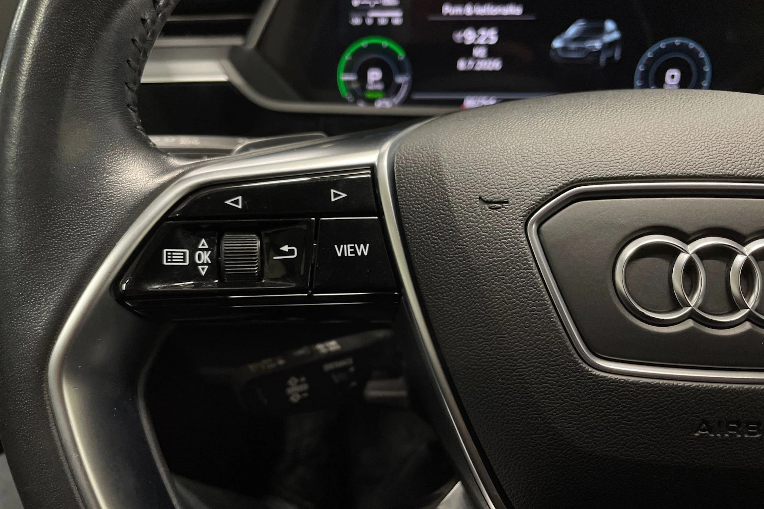 Musta Audi e-tron 2021 kuva 24.