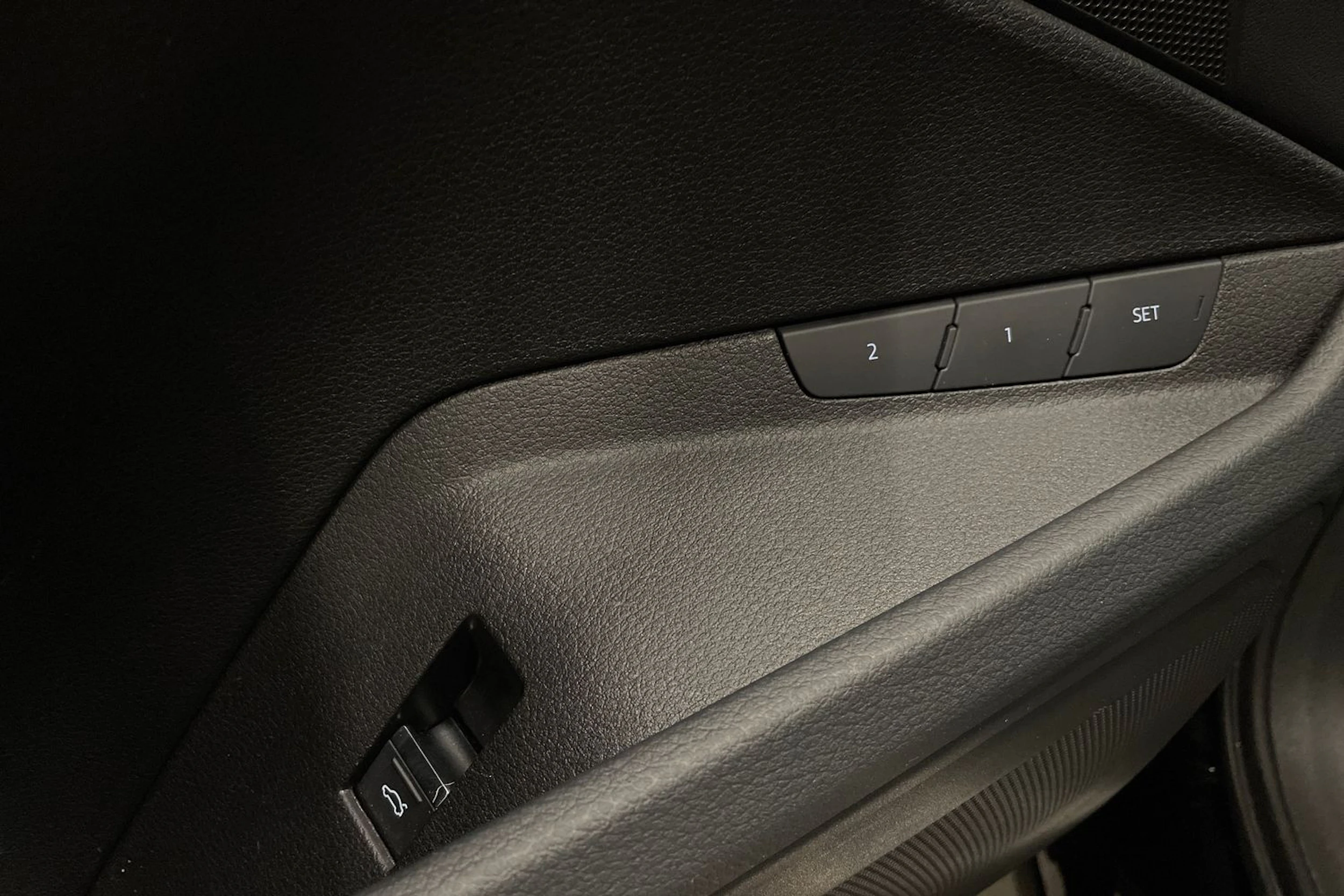Musta Audi e-tron 2021 kuva 26.