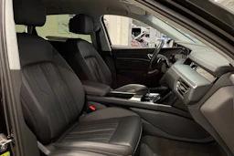 Musta Audi e-tron 2021 kuva 29.