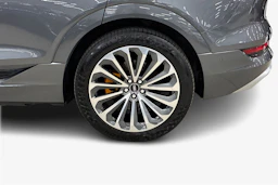 harmaa Audi e-tron 2020 kuva 9.