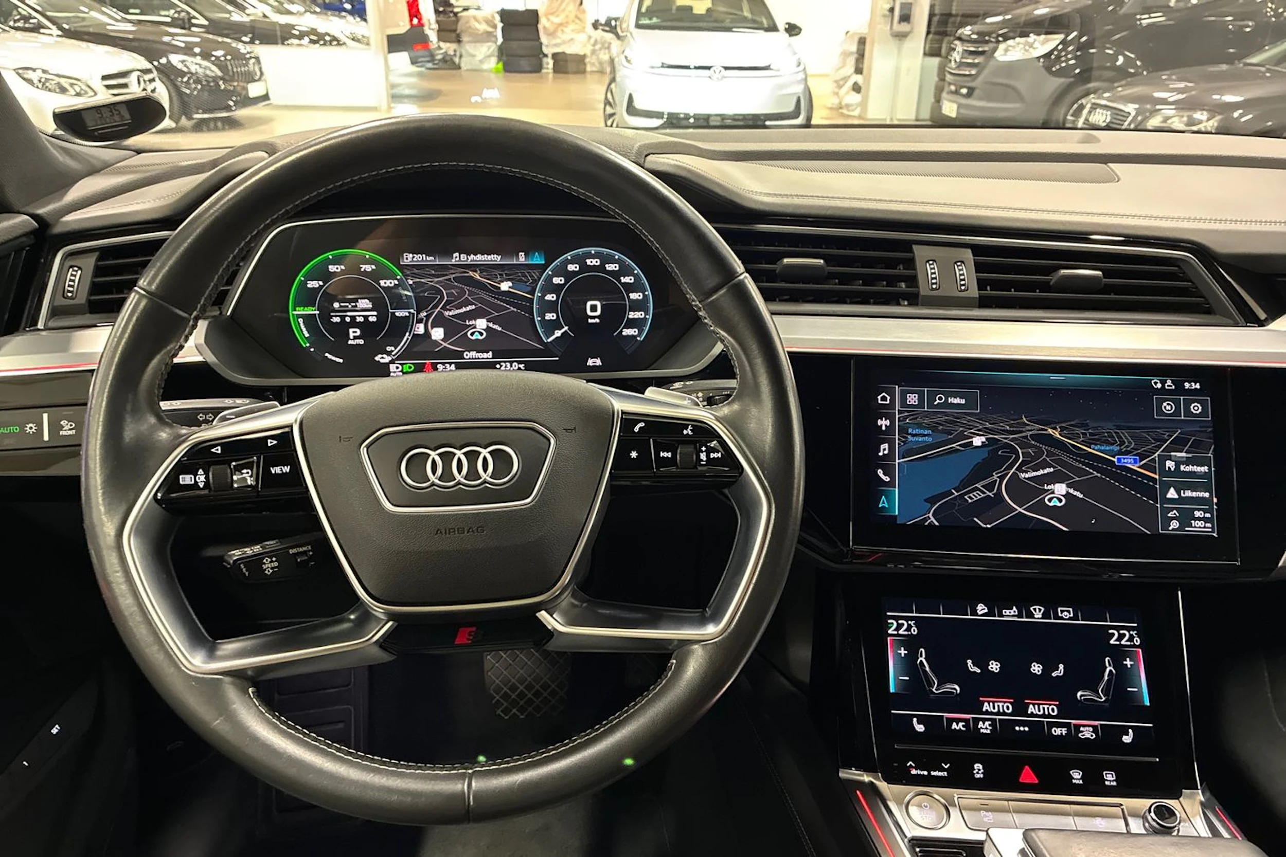 harmaa Audi e-tron 2020 kuva 11.