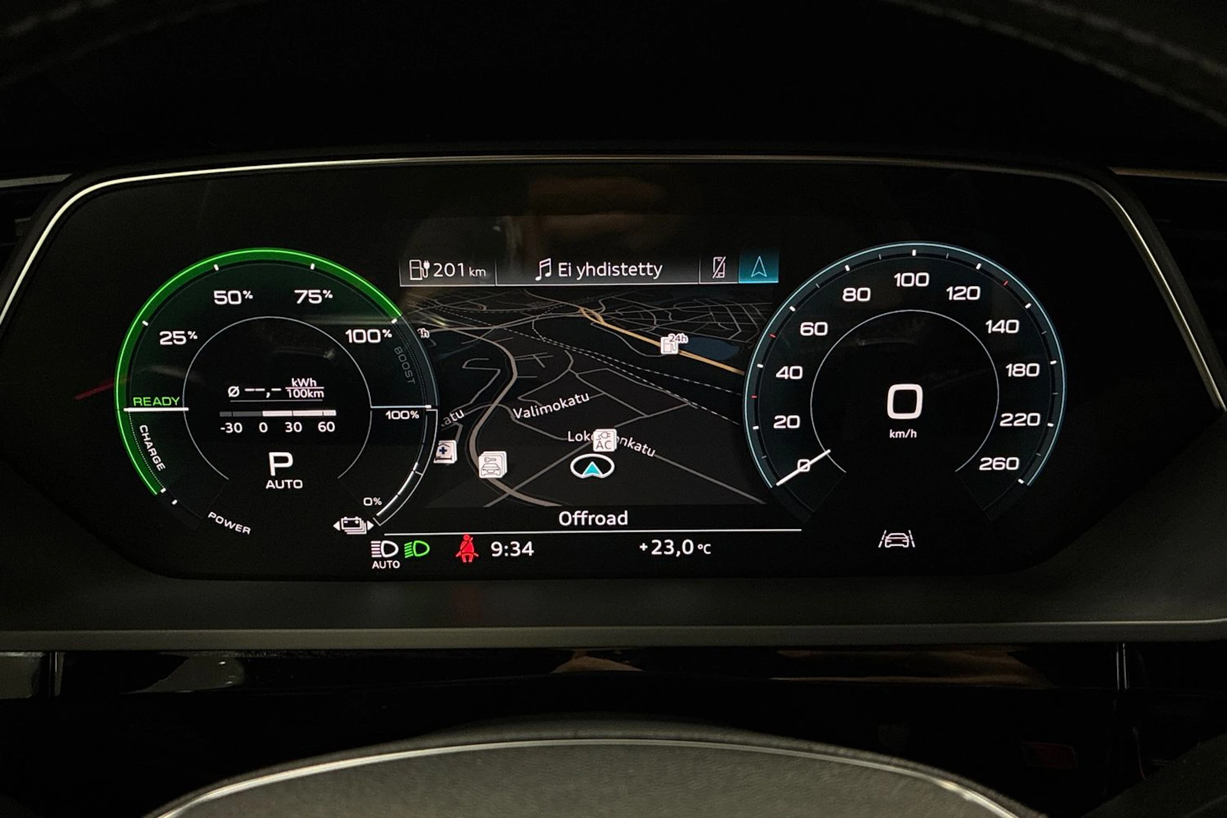 harmaa Audi e-tron 2020 kuva 12.