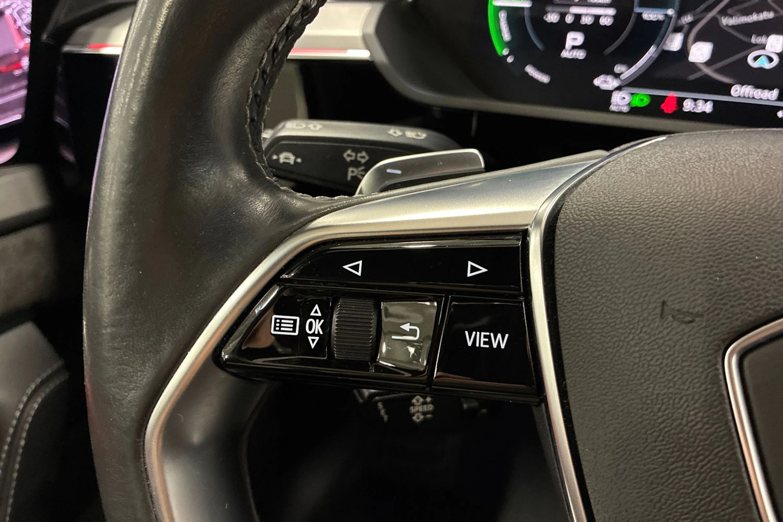 harmaa Audi e-tron 2020 kuva 13.