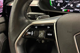 harmaa Audi e-tron 2020 kuva 13.