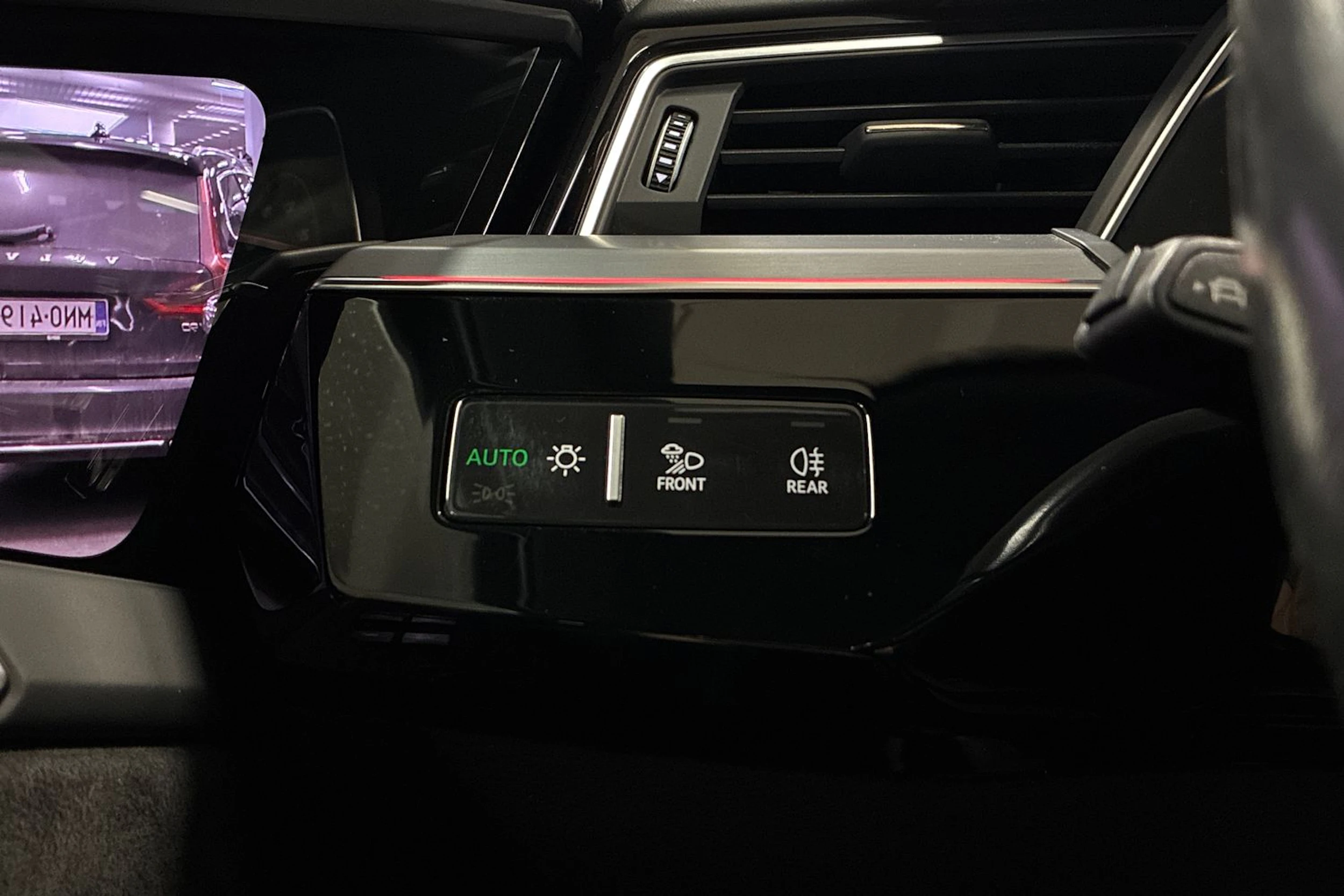 harmaa Audi e-tron 2020 kuva 16.
