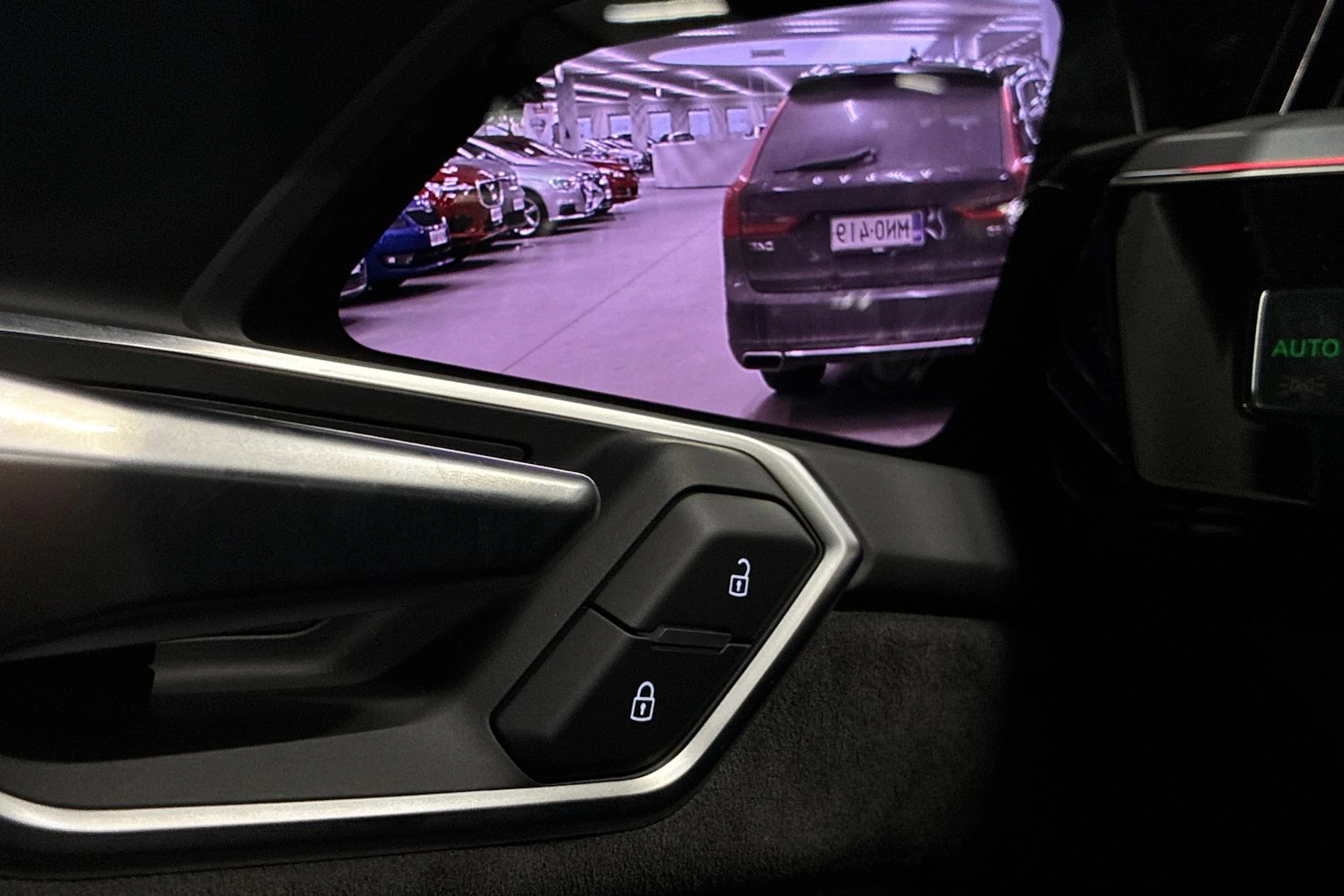 harmaa Audi e-tron 2020 kuva 17.