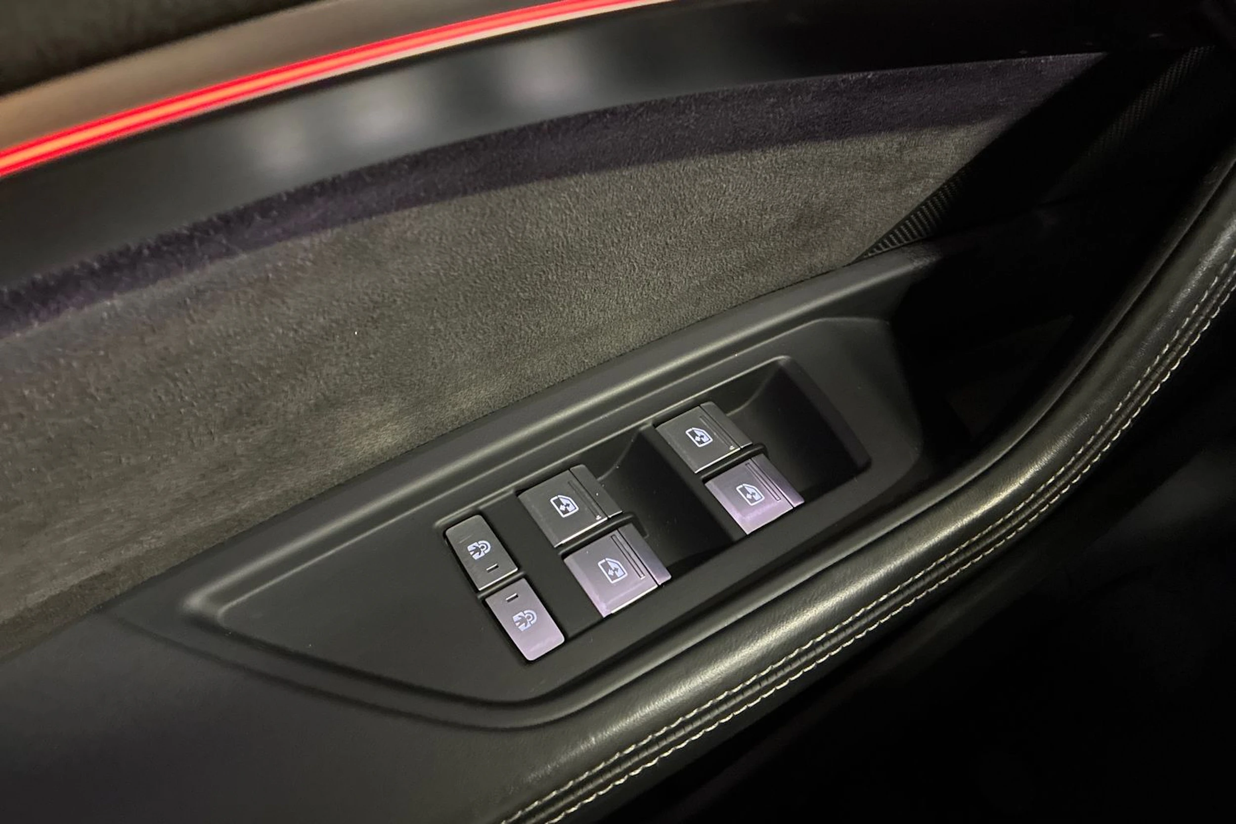 harmaa Audi e-tron 2020 kuva 18.