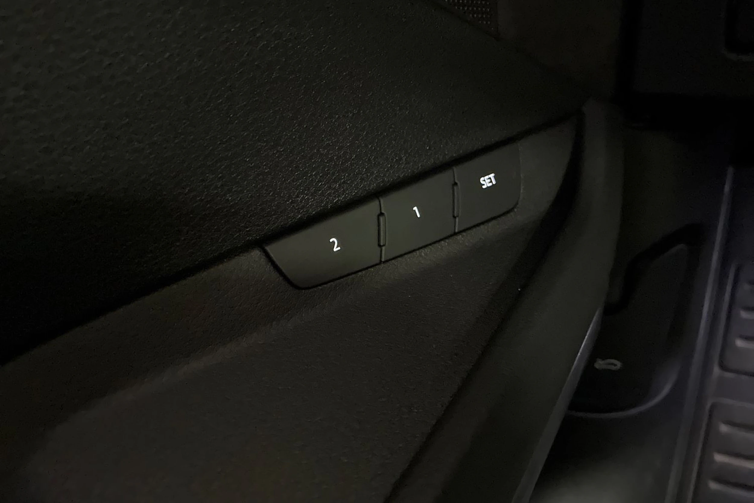 harmaa Audi e-tron 2020 kuva 19.