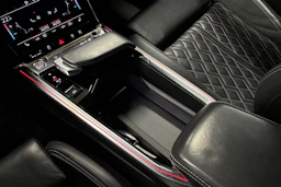 harmaa Audi e-tron 2020 kuva 20.