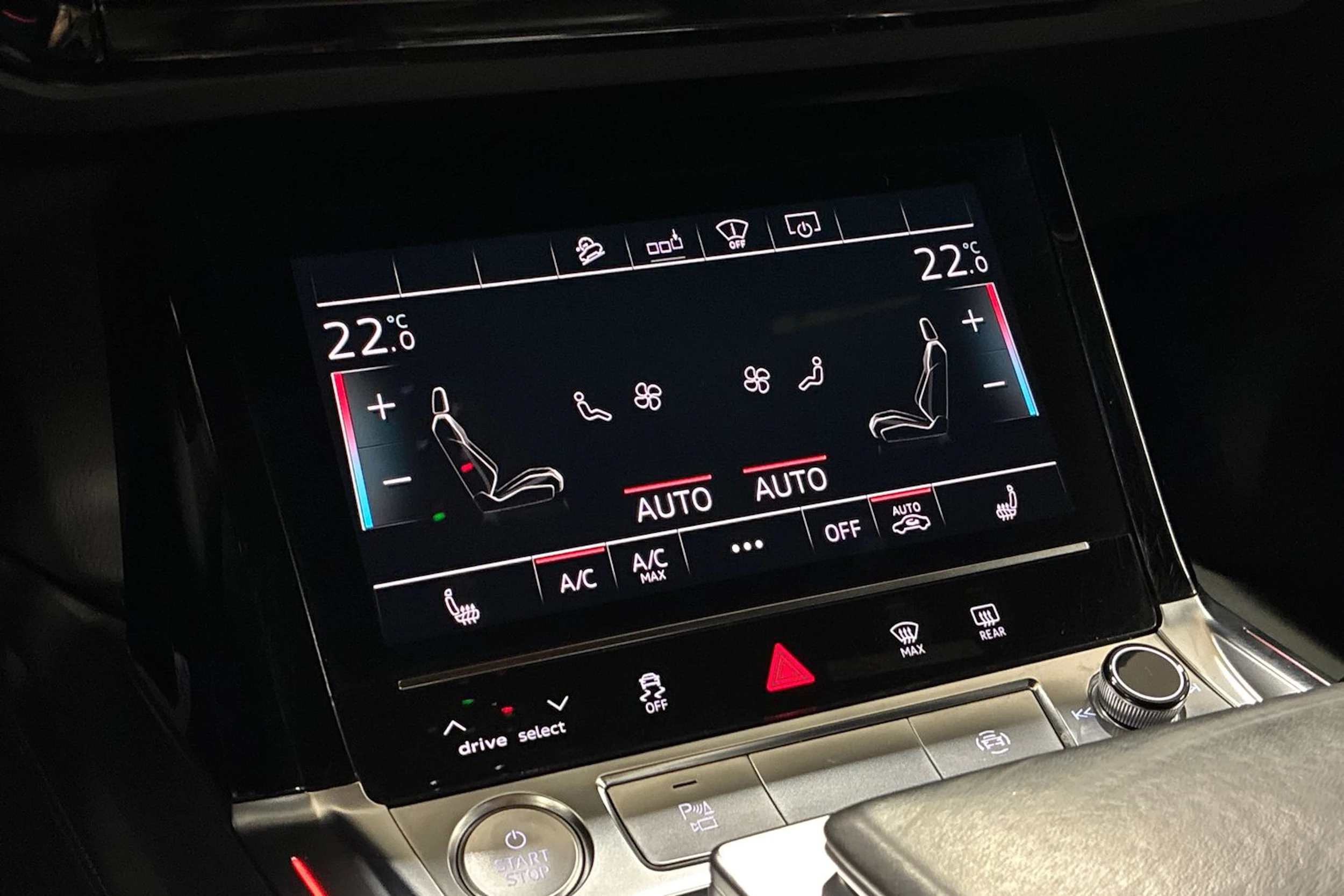 harmaa Audi e-tron 2020 kuva 21.