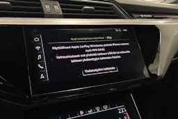 harmaa Audi e-tron 2020 kuva 24.
