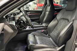 harmaa Audi e-tron 2020 kuva 26.