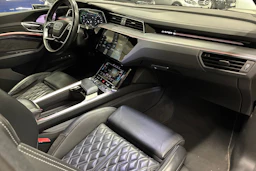 harmaa Audi e-tron 2020 kuva 31.