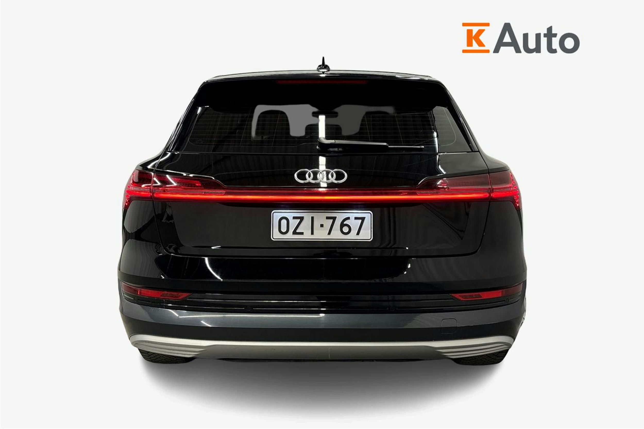 musta Audi e-tron 2021 kuva 3.