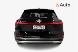 musta Audi e-tron 2021 kuva 3.