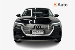 musta Audi e-tron 2021 kuva 5.