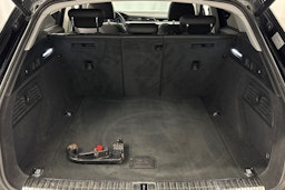 musta Audi e-tron 2021 kuva 15.