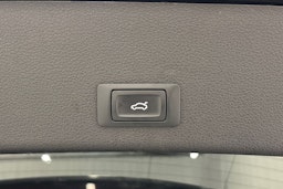 musta Audi e-tron 2021 kuva 16.