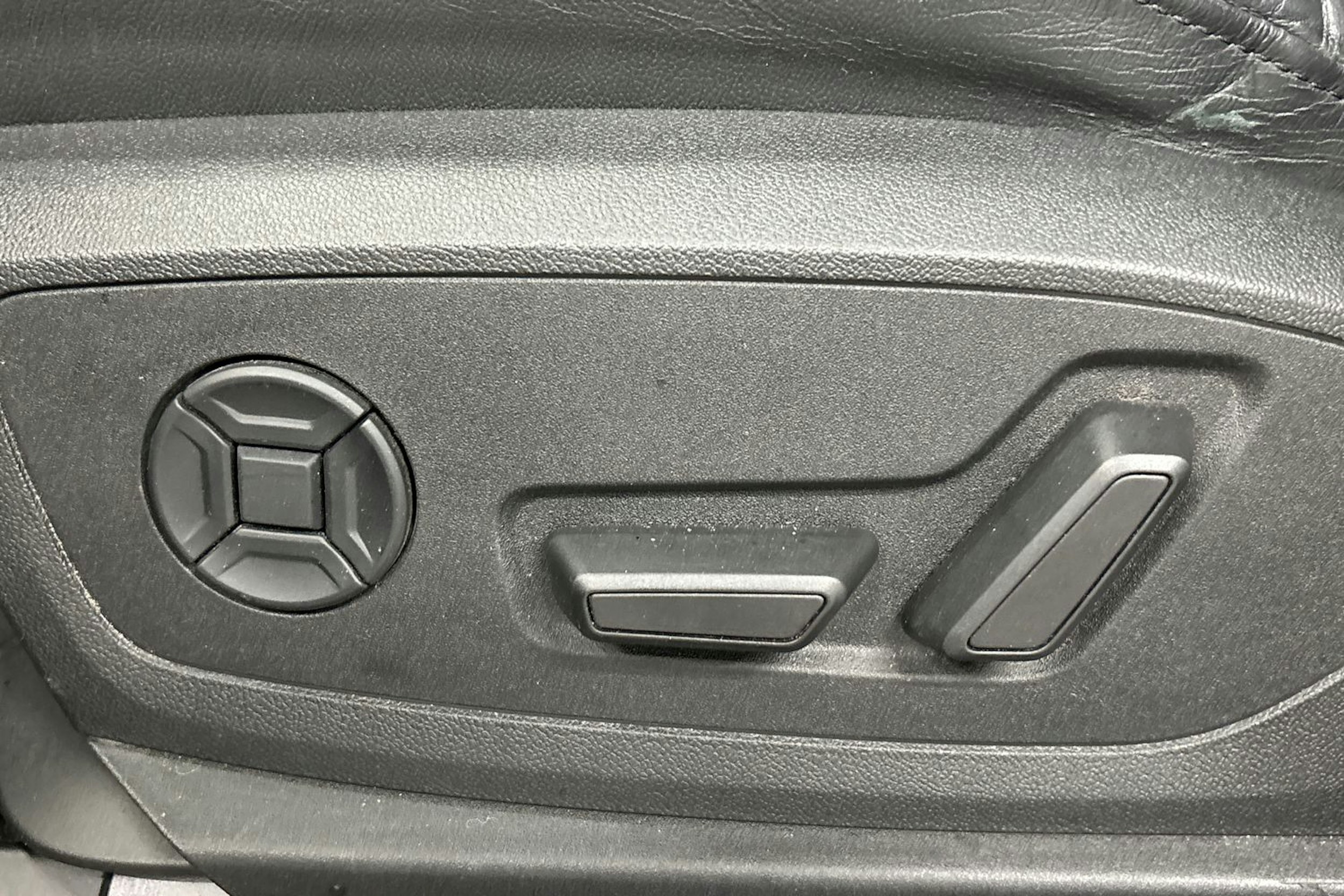 musta Audi e-tron 2021 kuva 17.