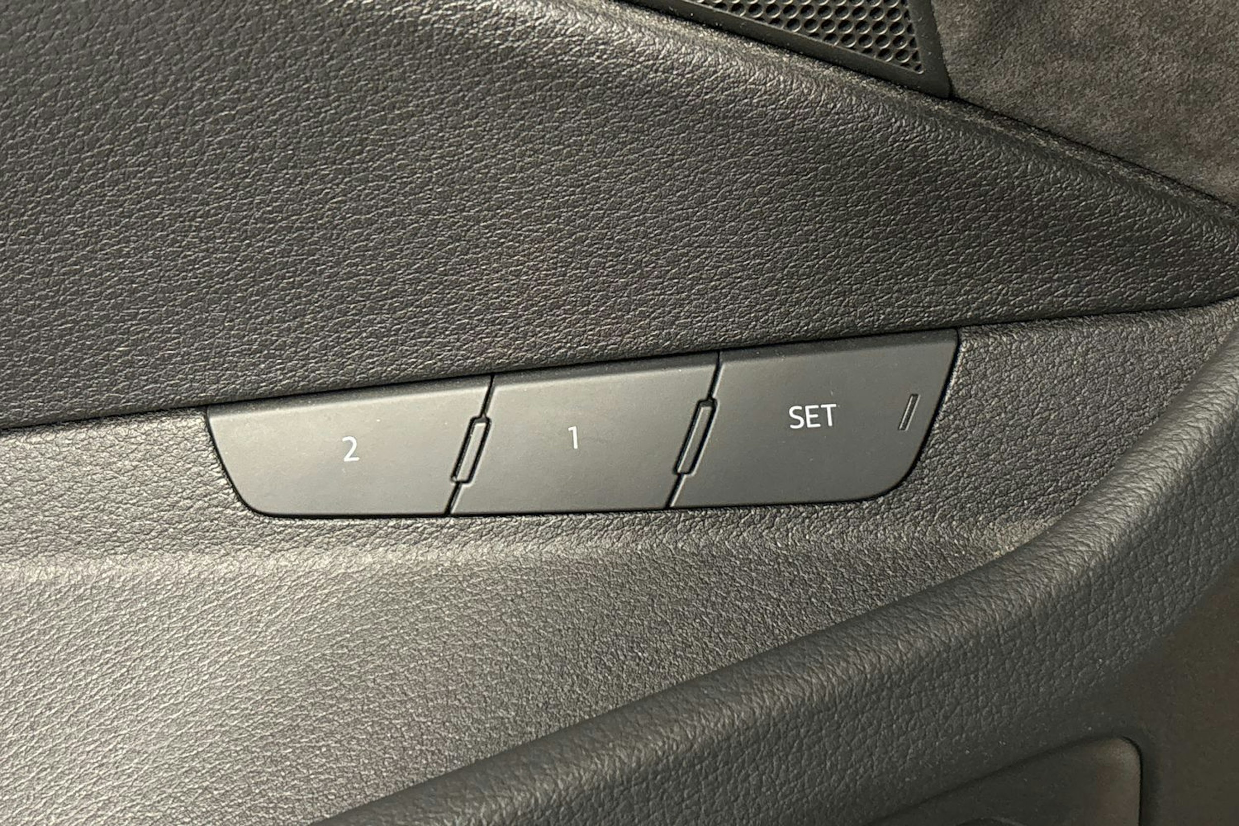 musta Audi e-tron 2021 kuva 18.