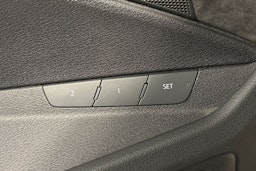 musta Audi e-tron 2021 kuva 18.