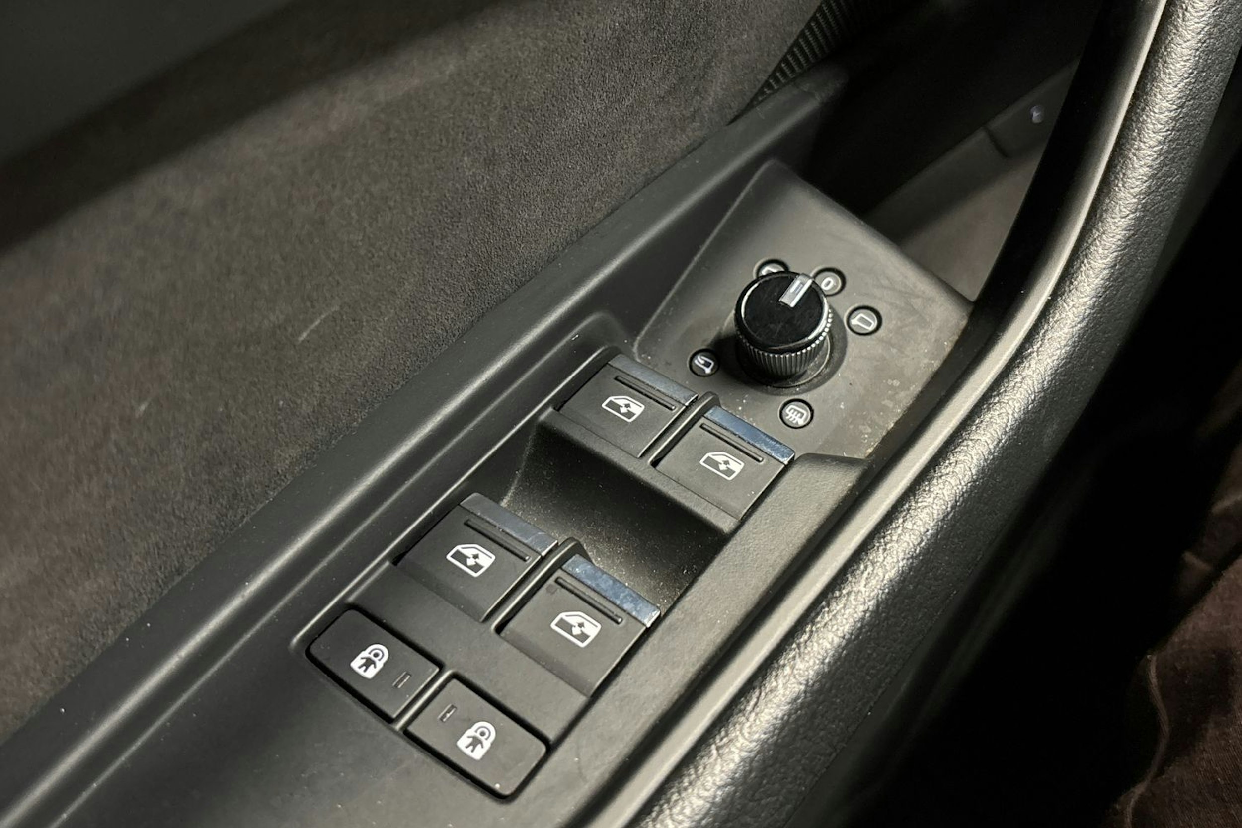 musta Audi e-tron 2021 kuva 19.